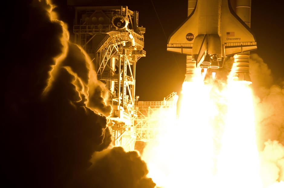On this day in 1961 the Soviets won the space race. Here the space shuttle Discovery launches its 33... [Photo of the day - FEBRUARY 12, 2011]