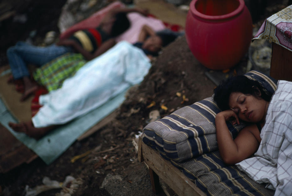 Scenes from the area called Tanah Abang where the homeless built shacks to live in. These were subse... [Photo of the day - FEBRUARY 24, 2011]