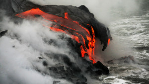 Kalapana, Hawaii: Lava bahnt sich ihren Weg ins Meer. Dieses Bild stammt aus "National Geographic Fo... [Foto des Tages - 13. FEBRUAR 2012]