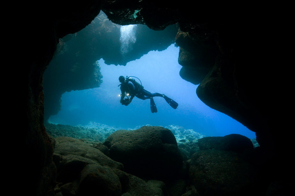 A scuba diver explores a cave near Kona, Hawaii. This image is from Most Amazing Photos. [Photo of the day - 20 FEBRUARY 2012]