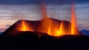 Eruption du volcan Eyjafjöll, un an après... vidéo